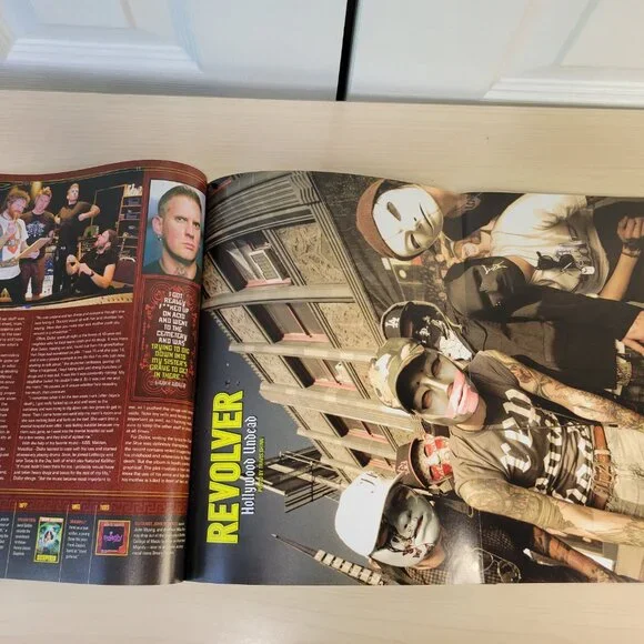 REVOLVER Magazine #80 May 2009 MASTODON Static-X Wrestlemania Hollywood Undead - Picture 3 of 7
